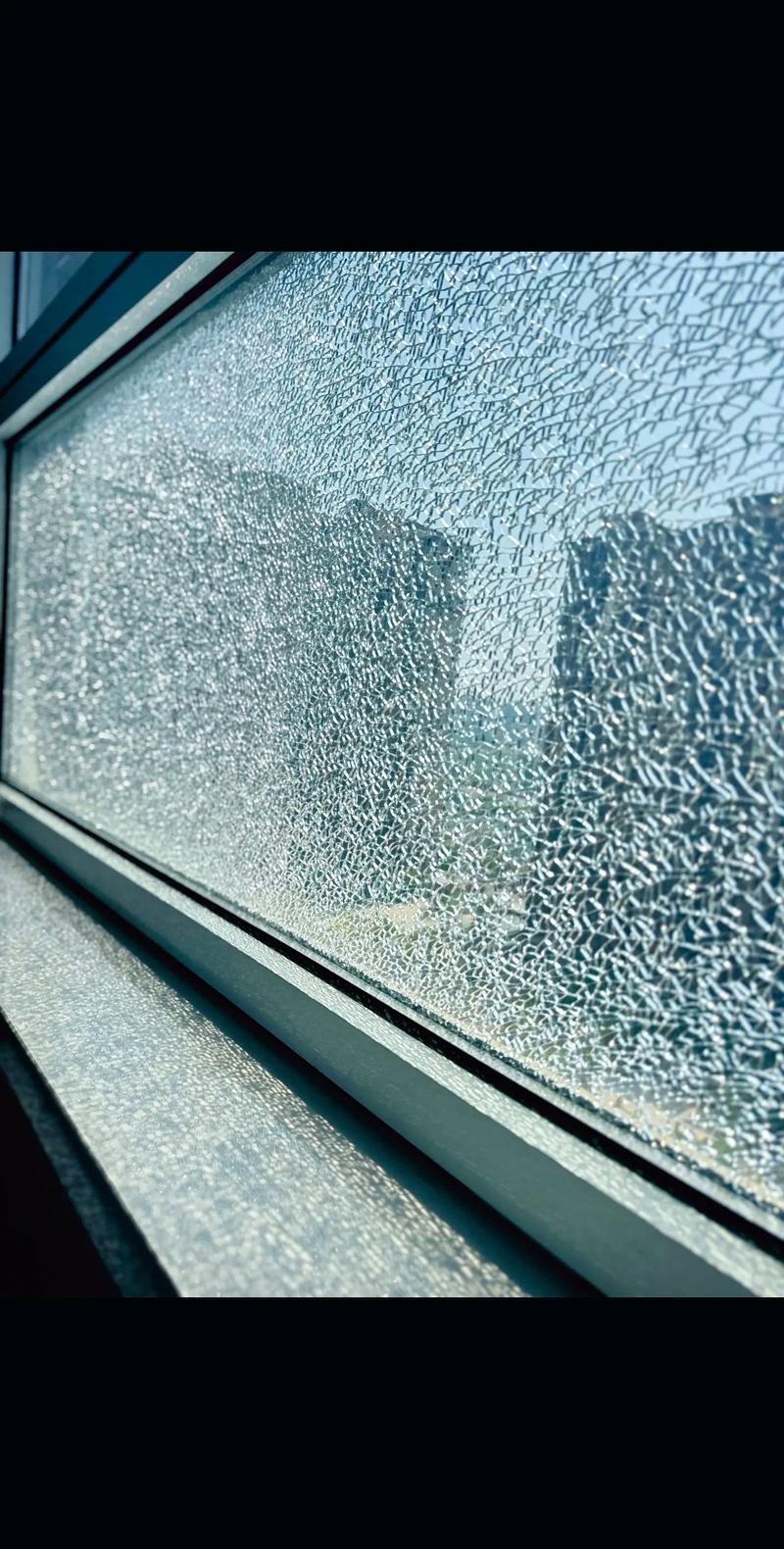 如何減少長(zhǎng)沙鋼化玻璃自爆的風(fēng)險(xiǎn)？